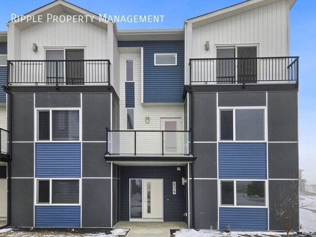 804 Red Sky Ln NE in Calgary, AB - Building Photo - Building Photo