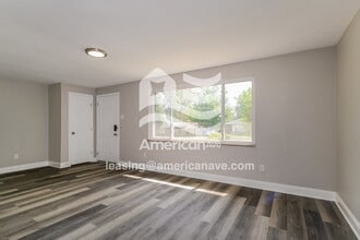 6811 Chamberlain Ct in University City, MO - Building Photo - Building Photo