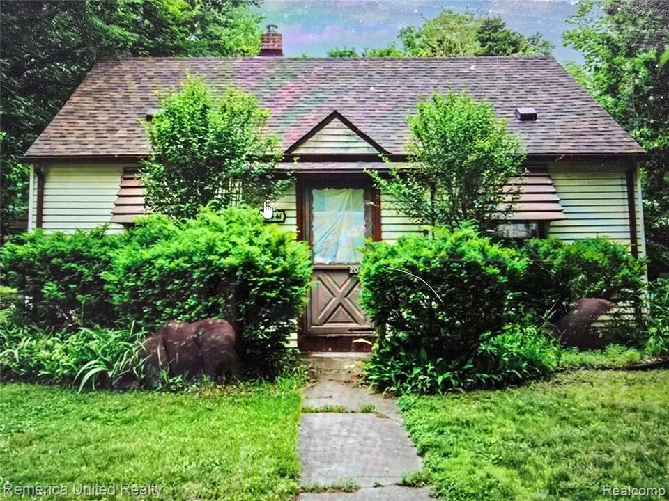 20441 Five Pts St in Redford Township, MI - Building Photo