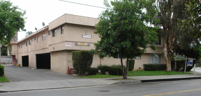 390 N Garfield Ave in Pasadena, CA - Building Photo - Building Photo