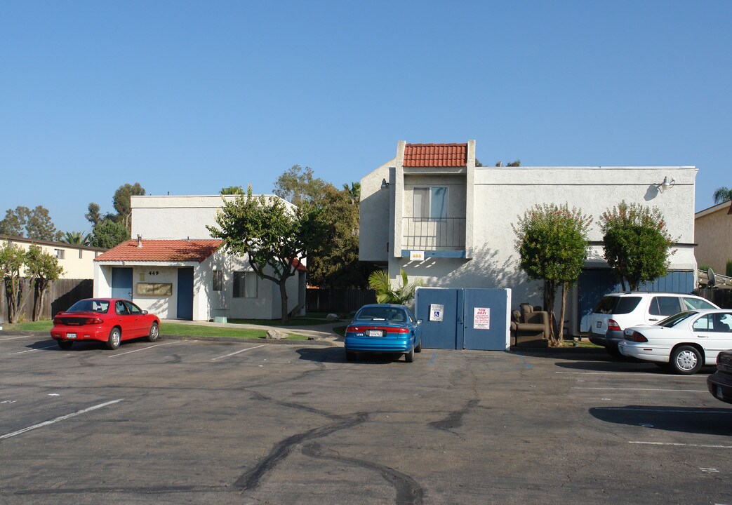 Mollison Terrace in El Cajon, CA - Foto de edificio