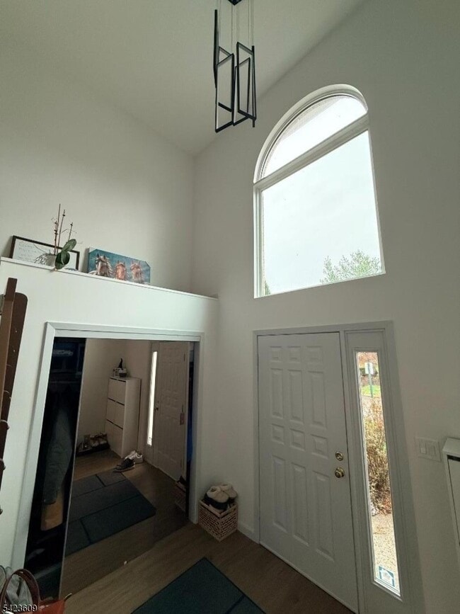 22 Castle Ridge Dr in East Hanover, NJ - Building Photo - Building Photo