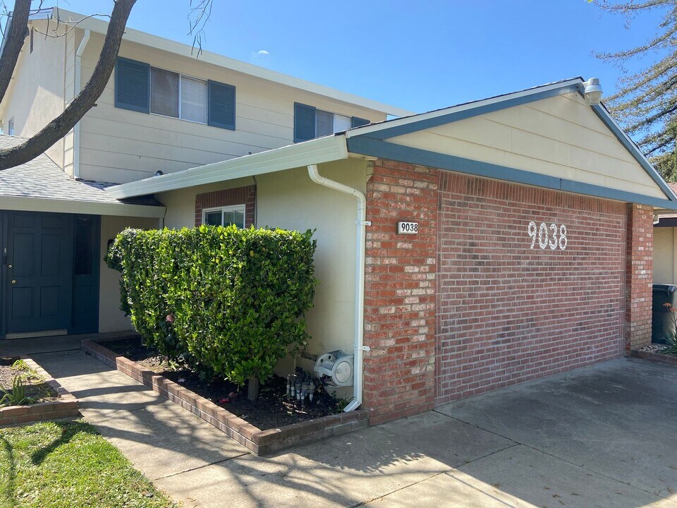 9038 Feather River Way in Sacramento, CA - Building Photo