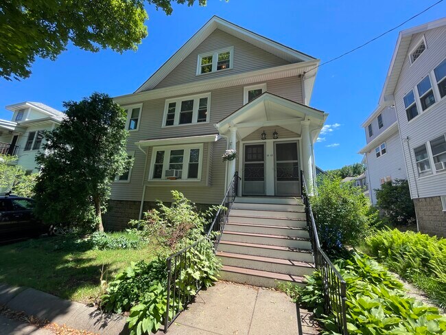 62 Newport St, Unit 2