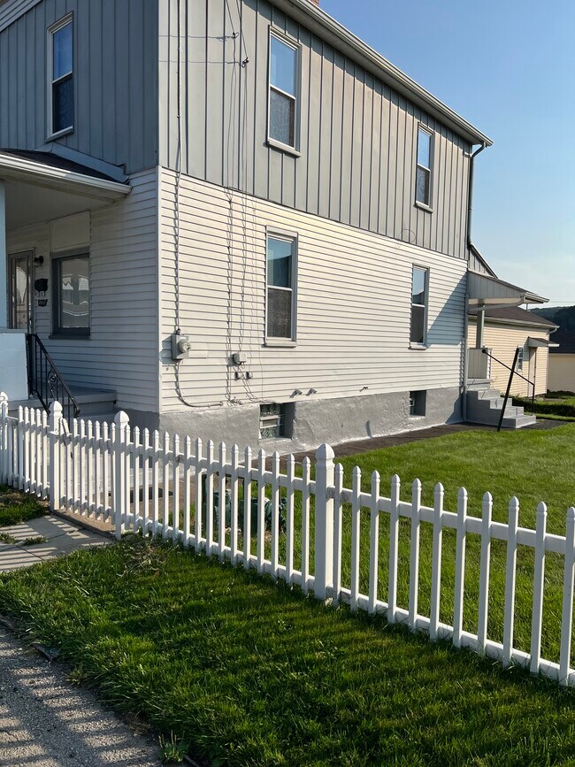 2812 Rockwood St Rentals in McKeesport, PA