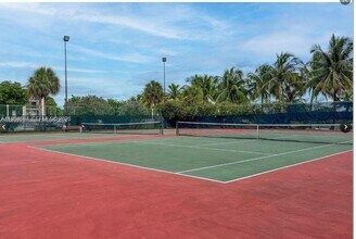 14525 N Kendall Dr in Miami, FL - Building Photo - Building Photo