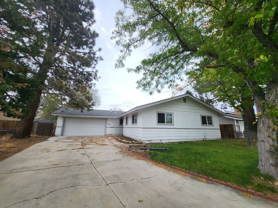 726 Sonoma St in Carson City, NV - Building Photo