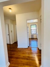 118 Washington Ave, Unit top floor in Rutherford, NJ - Building Photo - Building Photo