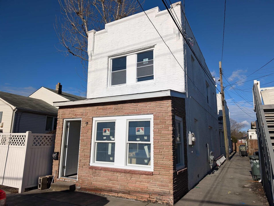 1909 Ontario Ave in Atlantic City, NJ - Building Photo