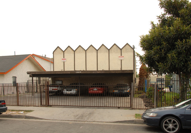 10616 S Budlong Ave in Los Angeles, CA - Building Photo - Building Photo