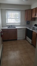 Town House Apartments in Burlington, NJ - Building Photo - Building Photo