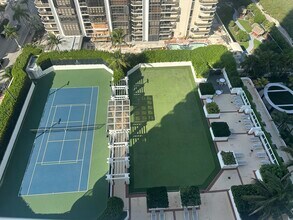 6365 Collins Ave, Unit 1909 in Miami Beach, FL - Foto de edificio - Building Photo