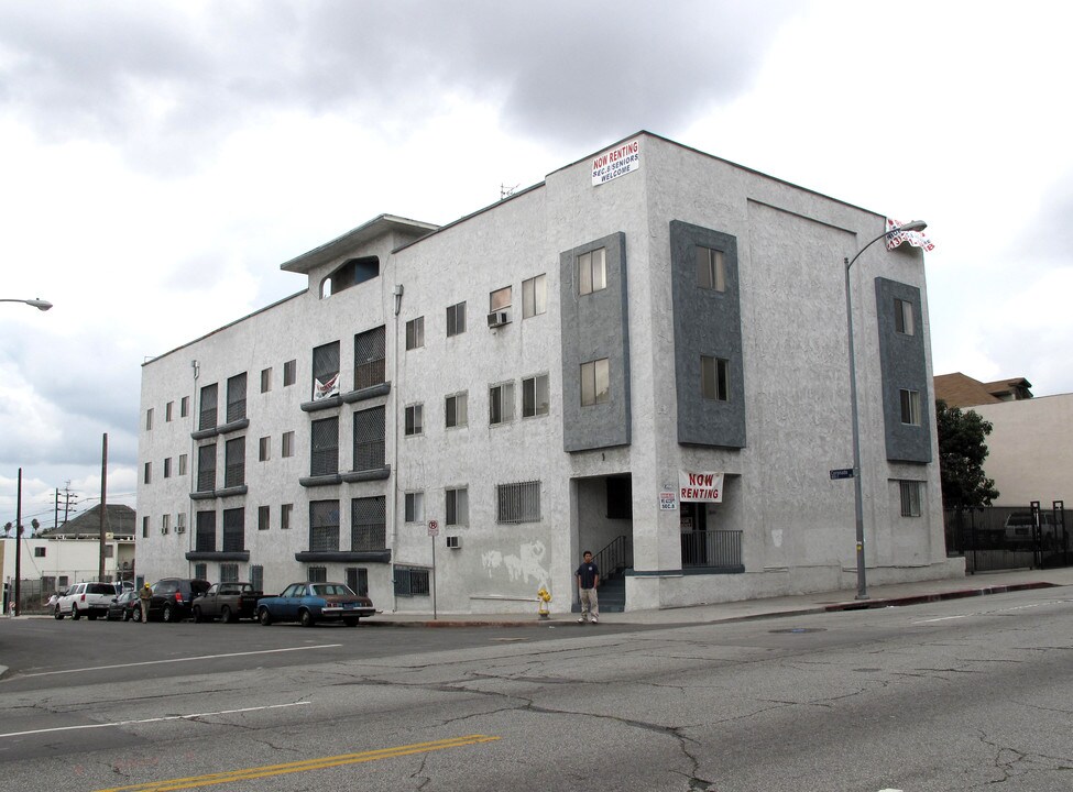 2600 W 8th St in Los Angeles, CA - Building Photo