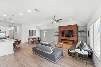 8611 Pier Cove Dr in Cypress, TX - Building Photo - Building Photo