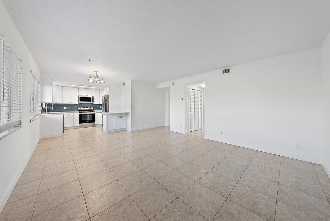 316 Southwind Ct in North Palm Beach, FL - Building Photo