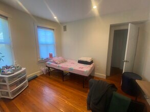 151 Highland St, Unit 151 Highland St. #2 in Boston, MA - Foto de edificio - Building Photo