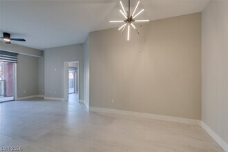 63 E Agate Ave, Unit 202 in Las Vegas, NV - Building Photo - Building Photo