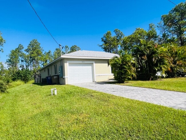 352 Justice Ave in Lehigh Acres, FL - Foto de edificio - Building Photo