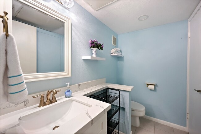 property at 1601 S Shepherd Dr