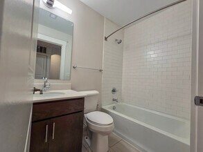 3113 Warsaw Ave, Unit 201 in Cincinnati, OH - Foto de edificio - Building Photo