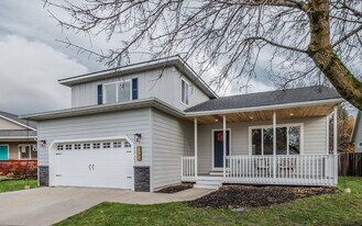 1721 Northshore Dr in Sandpoint, ID - Building Photo