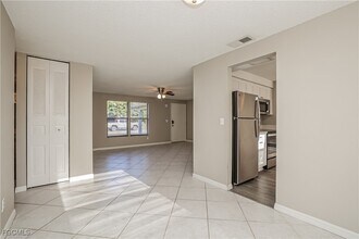 9292 Mooring Cir in Ft. Myers, FL - Building Photo - Building Photo
