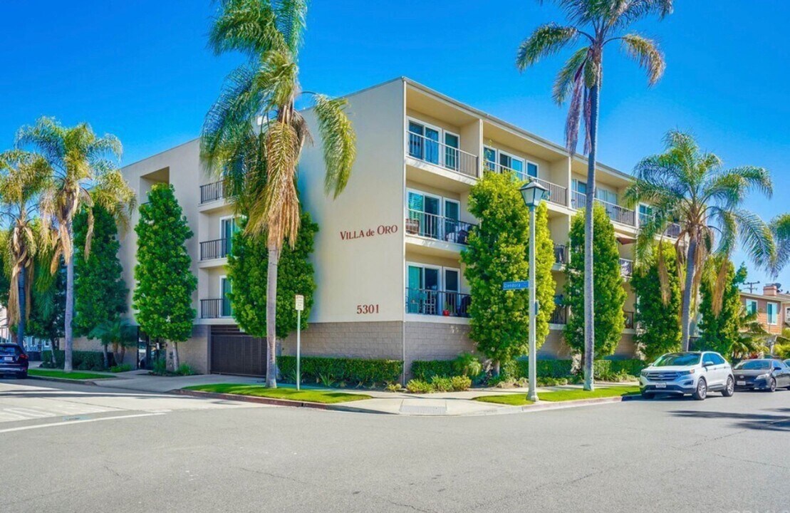 5301 E The Toledo in Long Beach, CA - Building Photo