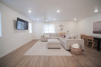 1737 S Devils Garden Ln in Washington, UT - Foto de edificio - Building Photo