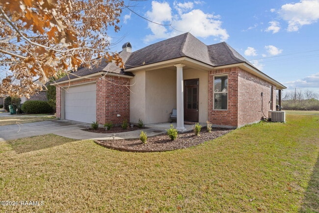 300 Overbrook Dr in Broussard, LA - Building Photo - Building Photo