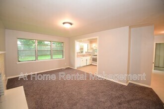 1946 S 74th E Ave in Tulsa, OK - Foto de edificio - Building Photo