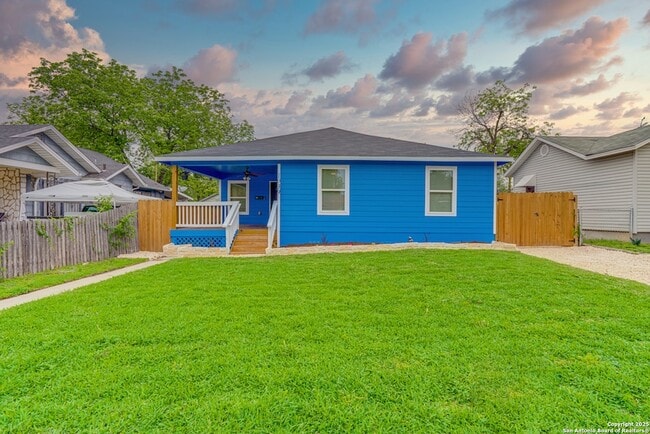 1039 McKinley Ave in San Antonio, TX - Foto de edificio - Building Photo