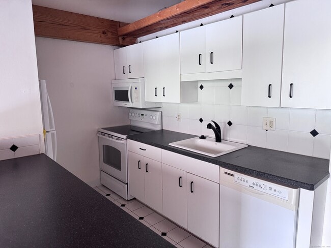 68 Thermos Ave in Norwich, CT - Foto de edificio - Building Photo