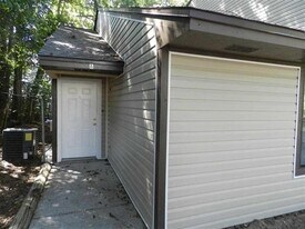 1427 Charlotte St, Unit 16T in Tallahassee, FL - Building Photo