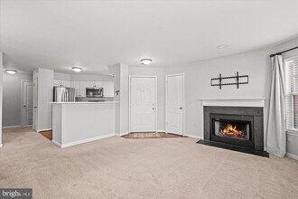 5600 Willoughby Newton Dr in Centreville, VA - Building Photo - Building Photo