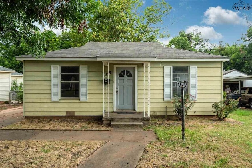 523 W Inwood Dr in Wichita Falls, TX - Building Photo