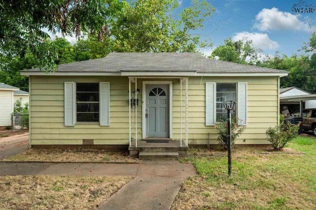 523 W Inwood Dr