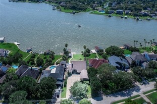 1623 Lake Arbor Dr in El Lago, TX - Building Photo