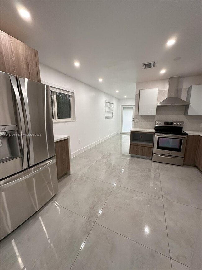 2785 SW 33rd Ave in Miami, FL - Building Photo - Building Photo