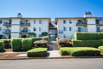 Bay Ridge Apartments in Tacoma, WA - Foto de edificio - Building Photo