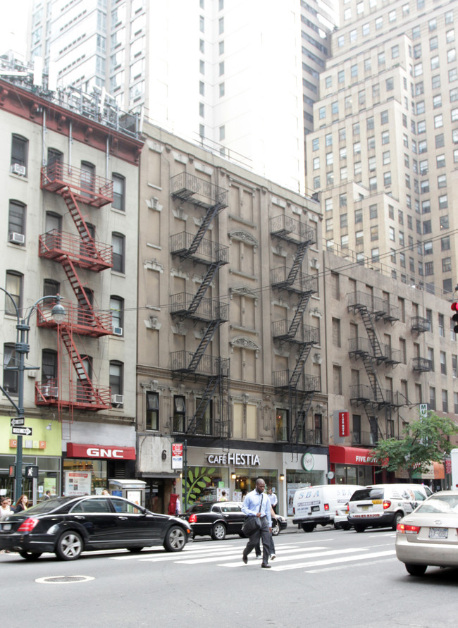 686-688 Third Ave in New York, NY - Building Photo - Building Photo