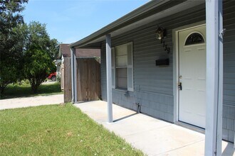 7739 Greendowns St in Houston, TX - Building Photo - Building Photo