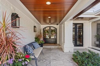1002 S Frankland Rd in Tampa, FL - Building Photo - Building Photo