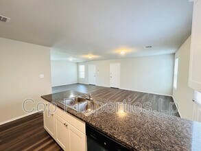 5307 Y Bar Summit in Converse, TX - Building Photo - Building Photo