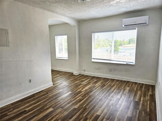 384 Tamiami Canal Rd in Miami, FL - Building Photo - Building Photo