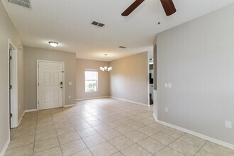 714 Vichy Ln in Kissimmee, FL - Building Photo - Building Photo