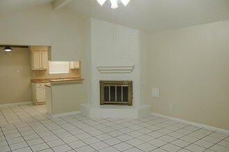 12018 Longbrook Dr in Houston, TX - Building Photo - Building Photo