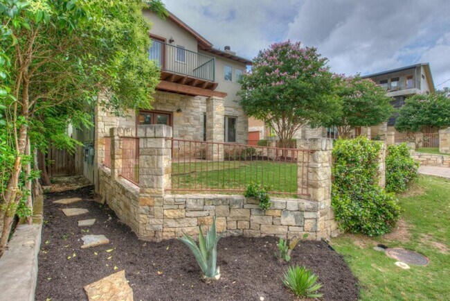 605 Peacock Ln #C C in Austin, TX - Building Photo - Building Photo