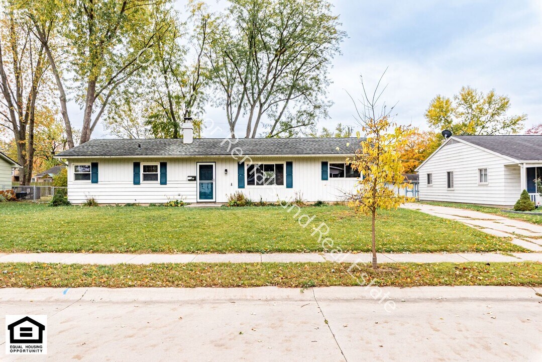 1727 Maplewood Rd in Fort Wayne, IN - Building Photo