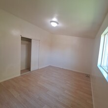 9402 Fermi Ave in San Diego, CA - Building Photo - Building Photo