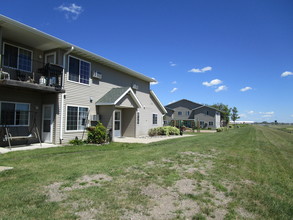 Foxtail Creek Townhomes in Fargo, ND - Building Photo - Building Photo